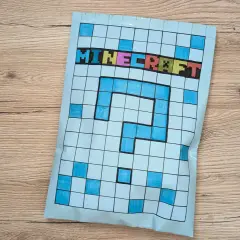 Minecraft-Schriftzug und Fragezeichen auf kariertem Papier. Tolle Minecraft bastel ideen für dein nächstes Projekt!