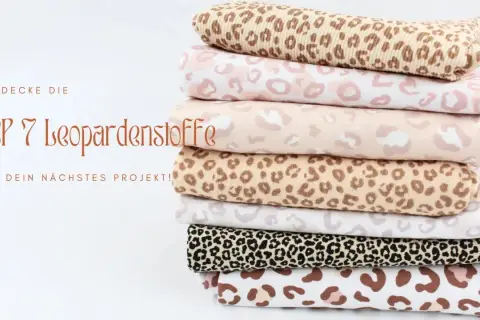 Stapel von Stoffen mit Leopardenmuster in verschiedenen Farben und Größen. Ein Stofflexikon für deine nächsten Nähprojekte.