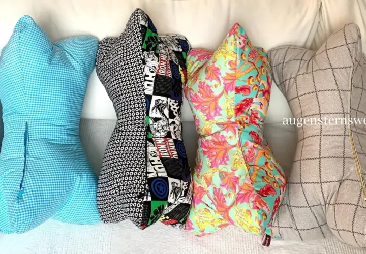 Vier bunte Leseknochen-Kissen mit verschiedenen Mustern: blau kariert, Comic-Helden, floral und kariert. Das Leseknochen Schnittmuster ist vielseitig.