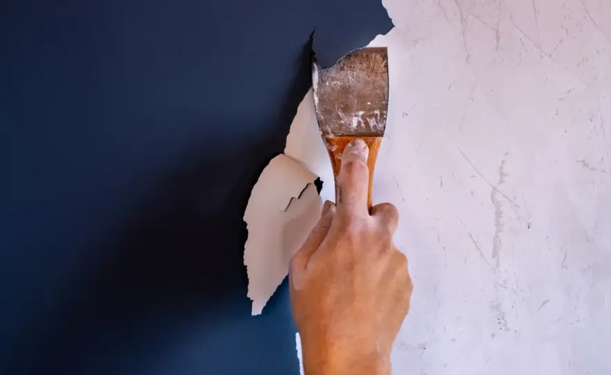 Farbe entfernen - So gelingt es auf jedem Untergrund!