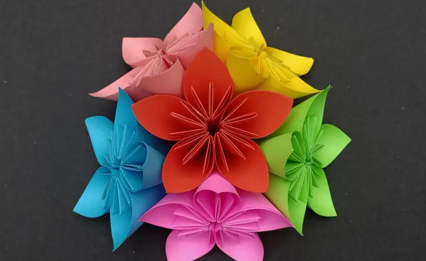 Origami-Blume falten - So gelingt die perfekte Papierblüte