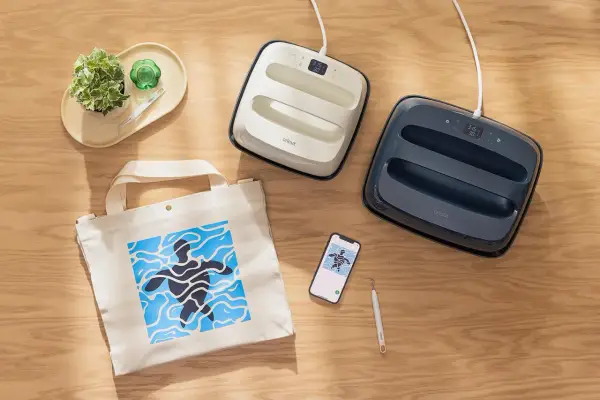 Cricut Heat Press und Tasche mit Schildkrötenmotiv. Perfekt für mehrfarbig plotten mit Cricut.